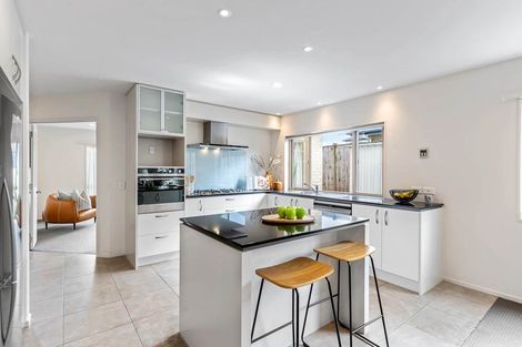 Photo of property in 11 Kouras Place, Flat Bush, Auckland, 2016