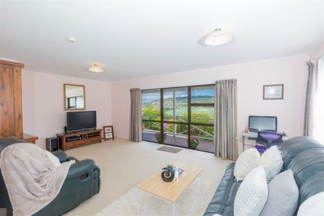 Photo of property in 8a Chapman Street, Newlands, Wellington, 6037