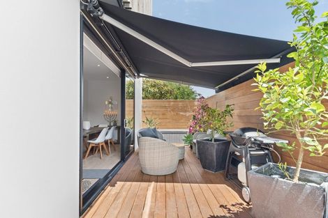 Photo of property in 252 Courtenay Street, Strandon, New Plymouth, 4312