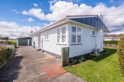Photo of property in 15 Bledisloe Street, Levin, 5510