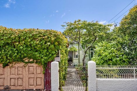 Photo of property in 17 Mahoe Street, Eastbourne, Lower Hutt, 5013