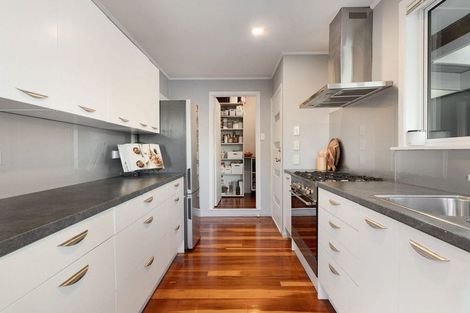 Photo of property in 35 Millers Road, Brookfield, Tauranga, 3110