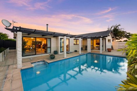 Photo of property in 188 Prince Regent Drive, Farm Cove, Auckland, 2012