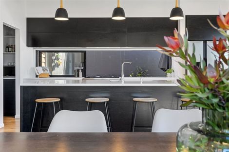 Photo of property in 17 Drayton Drive, Mount Pleasant, Christchurch, 8081