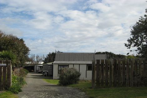 Photo of property in 3 Sarah Street, Waikawa Beach, Levin, 5573