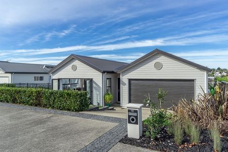 Photo of property in 16 Westerley Place, Long Bay, Auckland, 0630