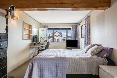 Photo of property in 106 Gloaming Hill, Titahi Bay, Porirua, 5022