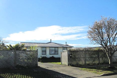 Photo of property in 17 Palmers Road, New Brighton, Christchurch, 8083