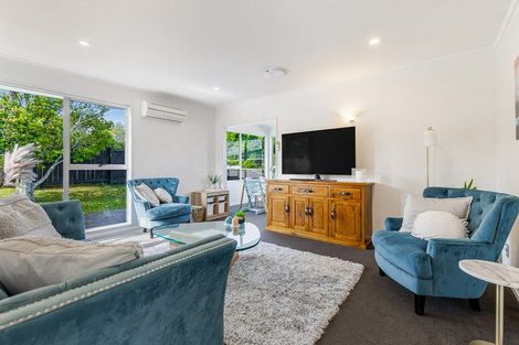 Photo of property in 33 Triangle Road, Massey, Auckland, 0614