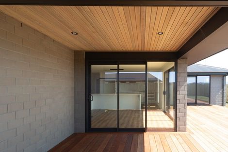 Photo of property in 32 Taurangawaka Road, One Tree Point, 0118