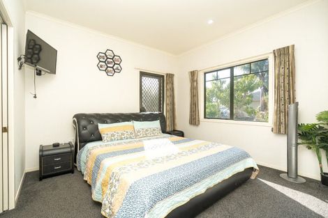 Photo of property in 98 Rototuna Road, Rototuna, Hamilton, 3210