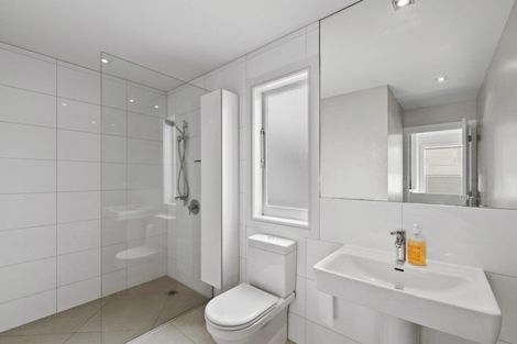 Photo of property in 48 Queen Street, Northcote Point, Auckland, 0627