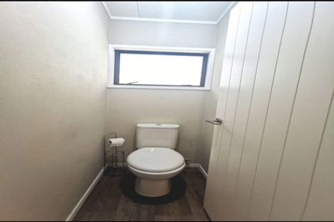 Photo of property in 9 Kupari Place, Totara Vale, Auckland, 0629