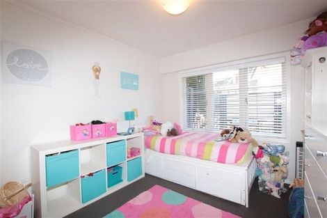 Photo of property in 21 Essex Street, Te Atatu South, Auckland, 0610