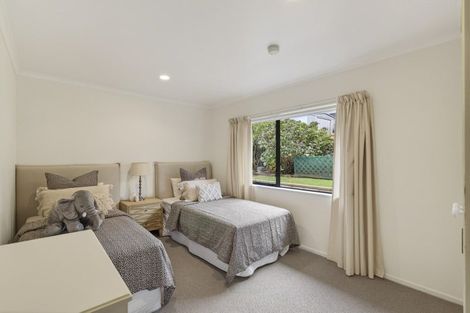 Photo of property in 15 Sandel Rise, Merrilands, New Plymouth, 4312