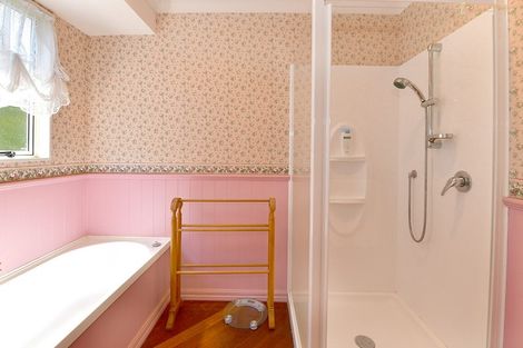 Photo of property in 4 Amberly Rise, Helensville, 0800