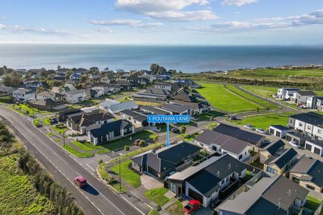 Photo of property in 1 Poutawa Lane, Clarks Beach, 2122