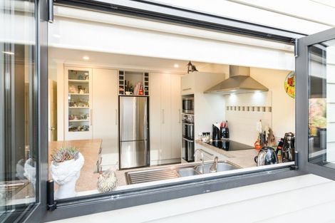 Photo of property in 4a Silkwood Place, Fitzherbert, Palmerston North, 4410