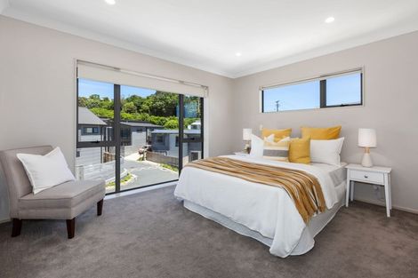 Photo of property in 6 Brindle Way, Newlands, Wellington, 6037