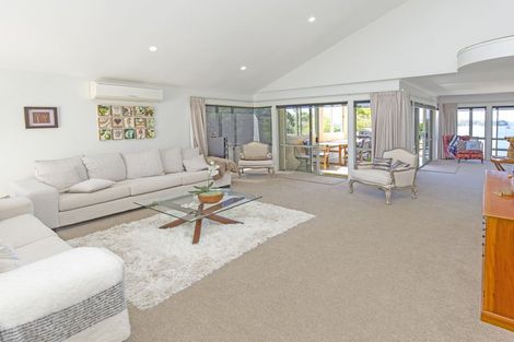 Photo of property in 989 Whangaparaoa Road, Tindalls Beach, Whangaparaoa, 0930