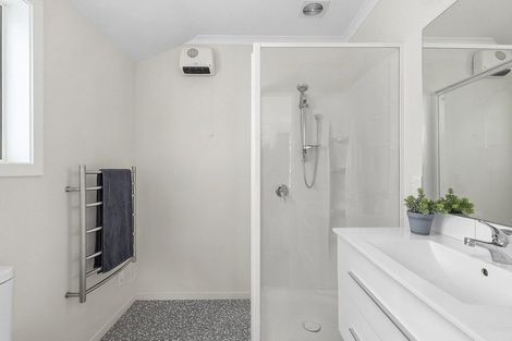 Photo of property in 60 Airlie Road, Plimmerton, Porirua, 5026