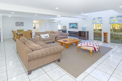 Photo of property in 989 Whangaparaoa Road, Tindalls Beach, Whangaparaoa, 0930