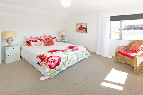 Photo of property in 989 Whangaparaoa Road, Tindalls Beach, Whangaparaoa, 0930