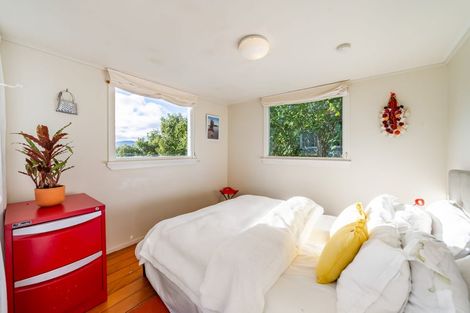 Photo of property in 46 Fortification Road, Karaka Bays, Wellington, 6022