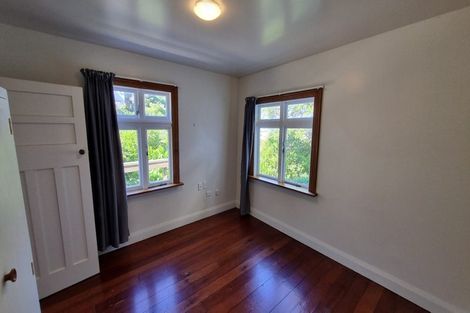 Photo of property in 25 Harbour View Road, Northland, Wellington, 6012