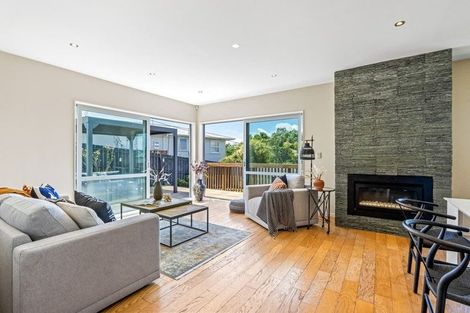 Photo of property in 17 Limmer Place, Browns Bay, Auckland, 0632