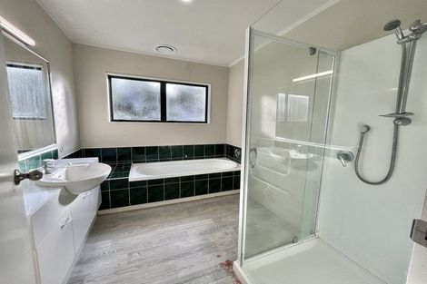 Photo of property in 40a Redoubt Road, Goodwood Heights, Auckland, 2105