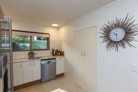 Photo of property in 30a Kakariki Grove, Waikanae, 5036