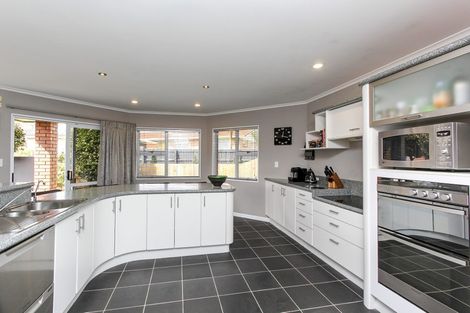 Photo of property in 76 Branch Road, Highlands Park, New Plymouth, 4312