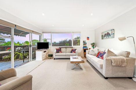 Photo of property in 5 Chevron Place, Castor Bay, Auckland, 0620