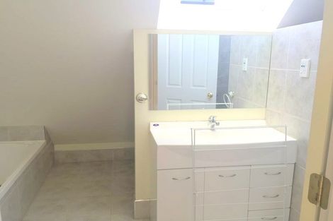 Photo of property in 4a Kennedy Avenue, Forrest Hill, Auckland, 0620