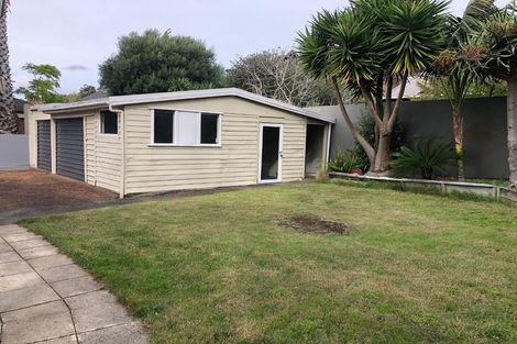Photo of property in 38 The Esplanade, Eastern Beach, Auckland, 2012