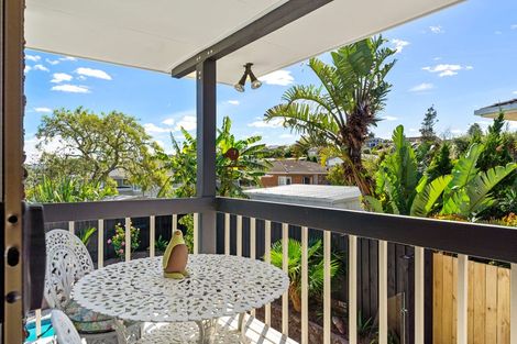 Photo of property in 20 Chatswood Grove, Chatswood, Auckland, 0626