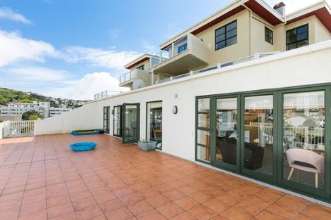 Photo of property in Endeavour Apartments, 6/125 Thorndon Quay, Pipitea, Wellington, 6011