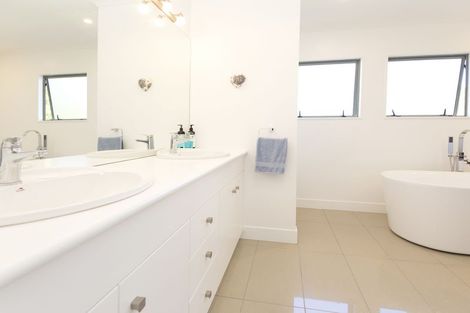 Photo of property in 989 Whangaparaoa Road, Tindalls Beach, Whangaparaoa, 0930