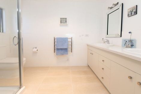 Photo of property in 989 Whangaparaoa Road, Tindalls Beach, Whangaparaoa, 0930