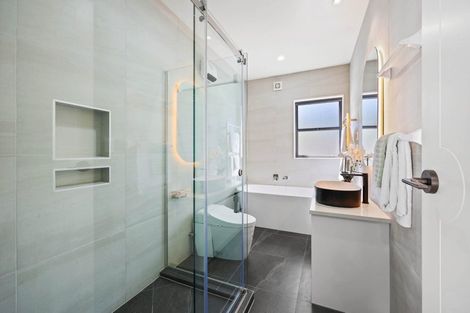 Photo of property in 41 Compass Way, Half Moon Bay, Auckland, 2012