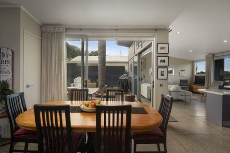 Photo of property in 32 Roretana Drive, Athenree, Waihi Beach, 3177