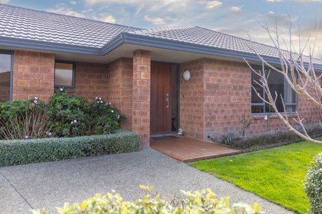 Photo of property in 48 Tennyson Avenue, Kelvin Grove, Palmerston North, 4414