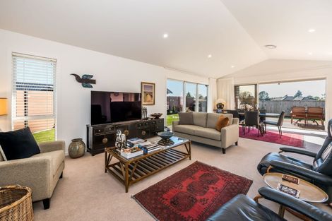 Photo of property in 25 Phoenix Palms Grove, Levin, 5510