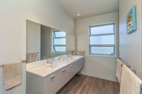 Photo of property in 31-33 Taonui Street, Waitarere Beach, Levin, 5510