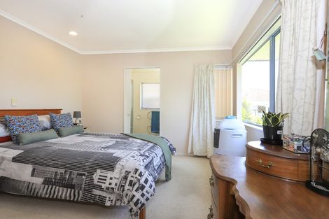 Photo of property in 25 Meadowviews Drive, Welcome Bay, Tauranga, 3112