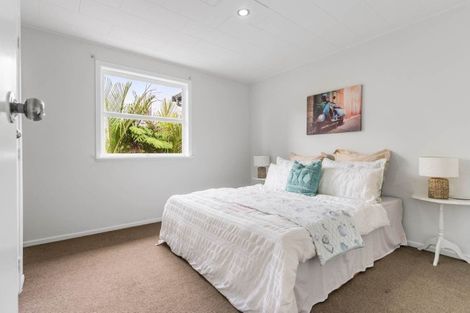Photo of property in 559 Glenfield Road, Glenfield, Auckland, 0629