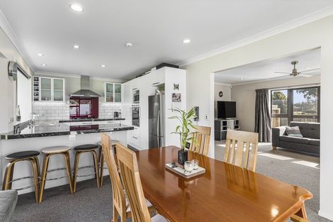 Photo of property in 2 Chilton Drive, Paraparaumu, 5032