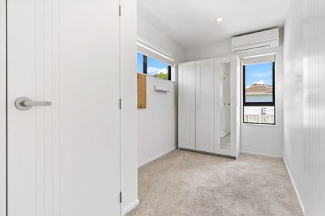 Photo of property in 4a Trengove Place, West Harbour, Auckland, 0618