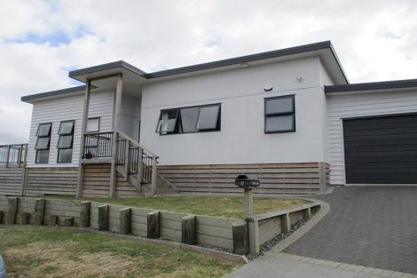 Photo of property in 17 Rochfort Crescent, Pyes Pa, Tauranga, 3112